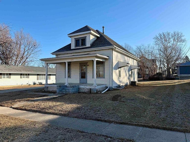 Listing photo 2