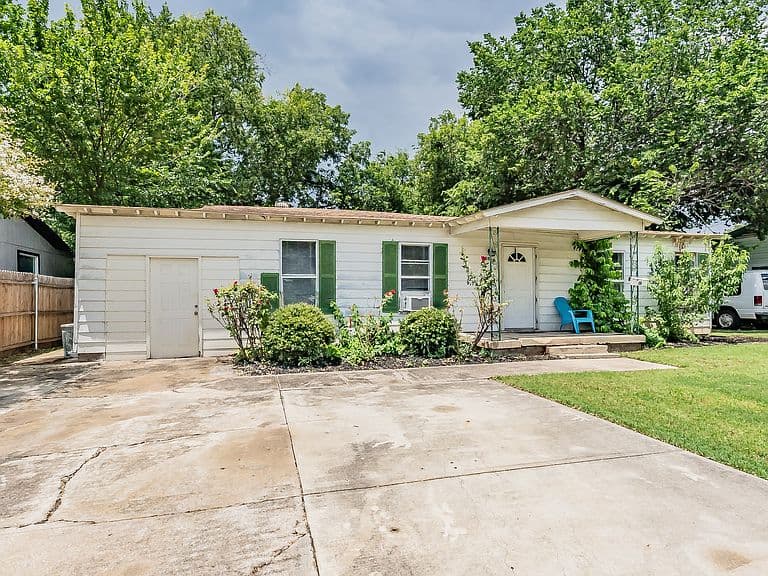 Listing photo 3