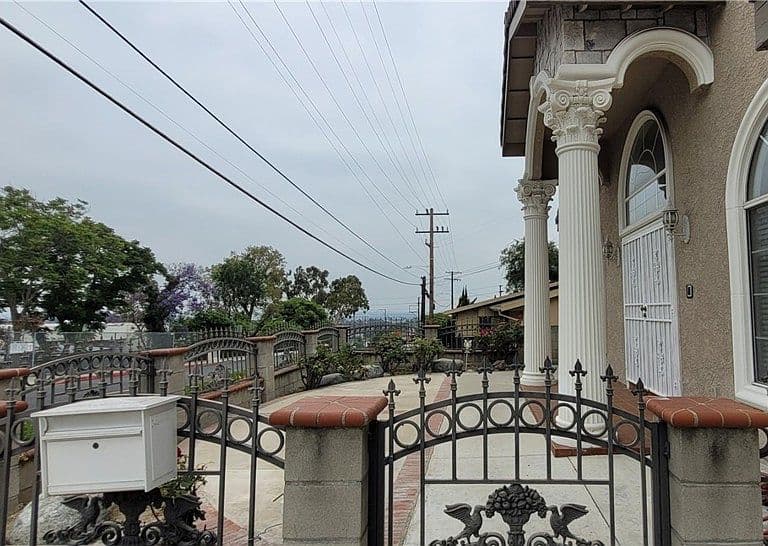 Listing photo 5