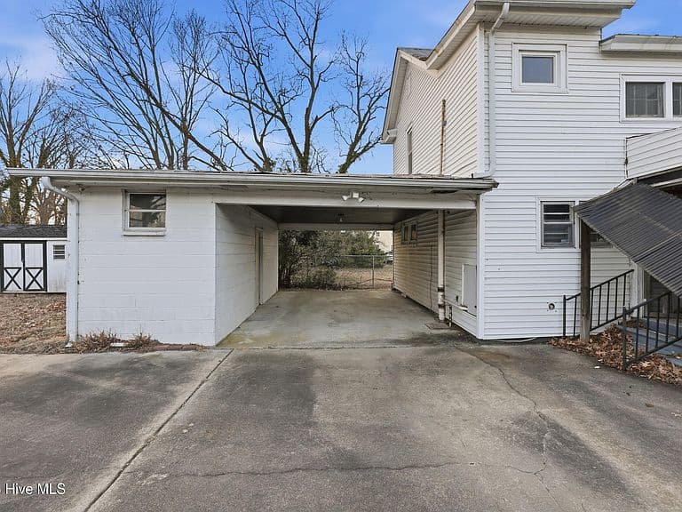Listing photo 4