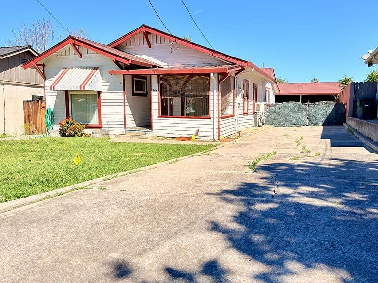 Listing photo 3