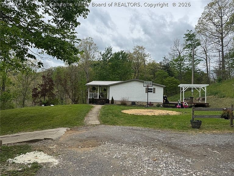 Listing photo 3