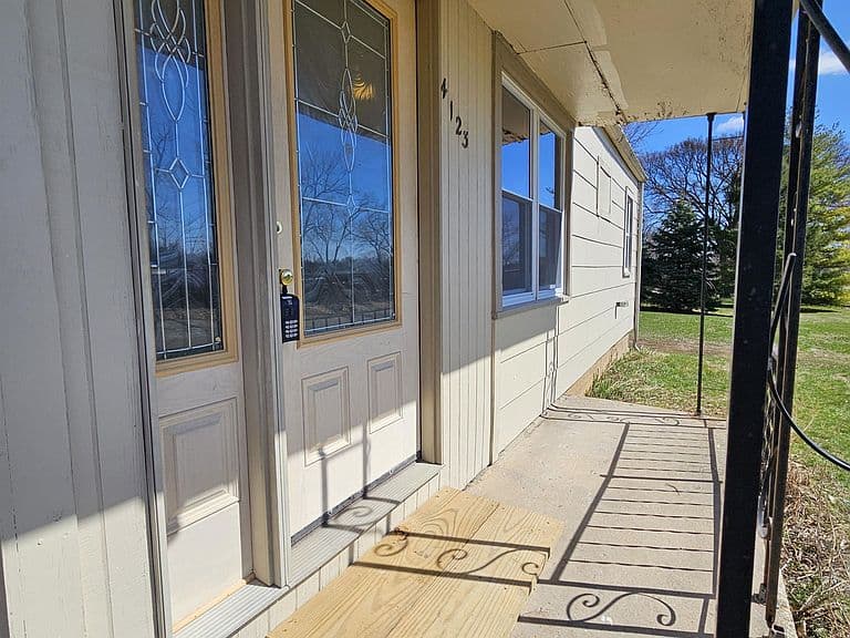Listing photo 3