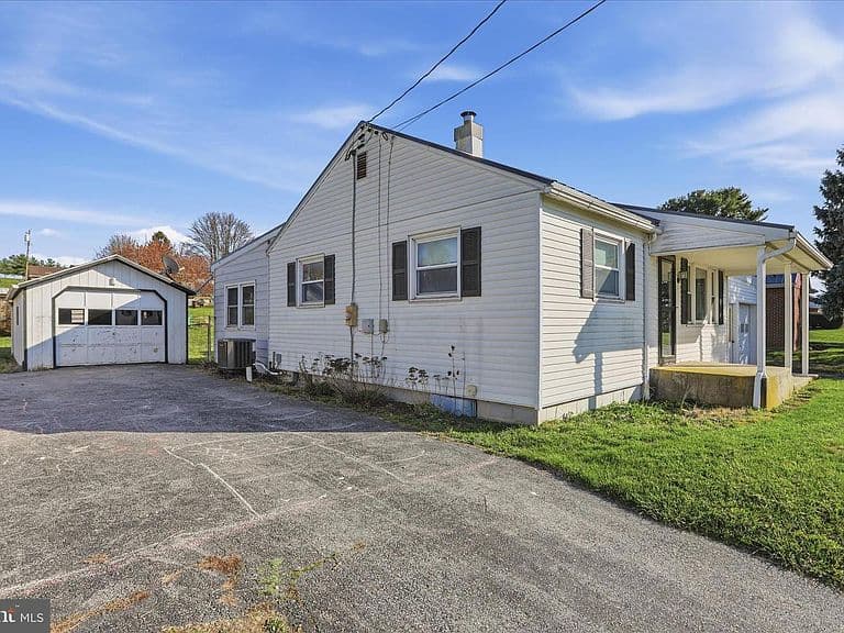 Listing photo 4