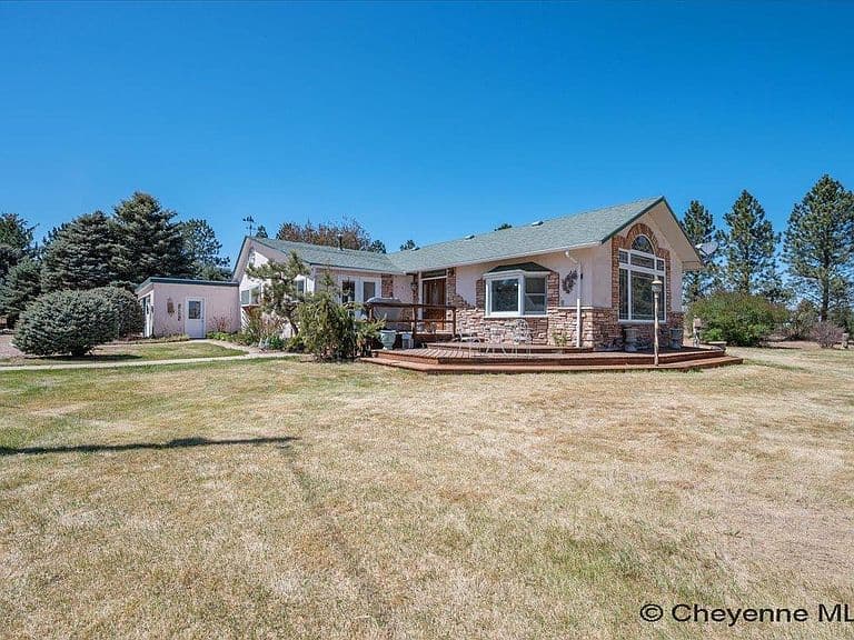 Listing photo 3