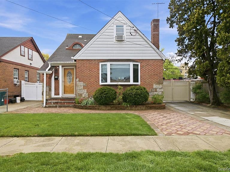Listing photo 3