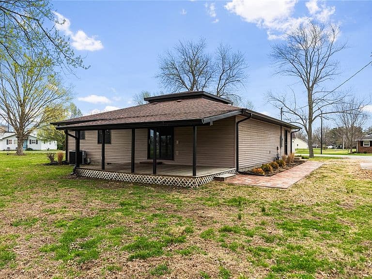 Listing photo 5
