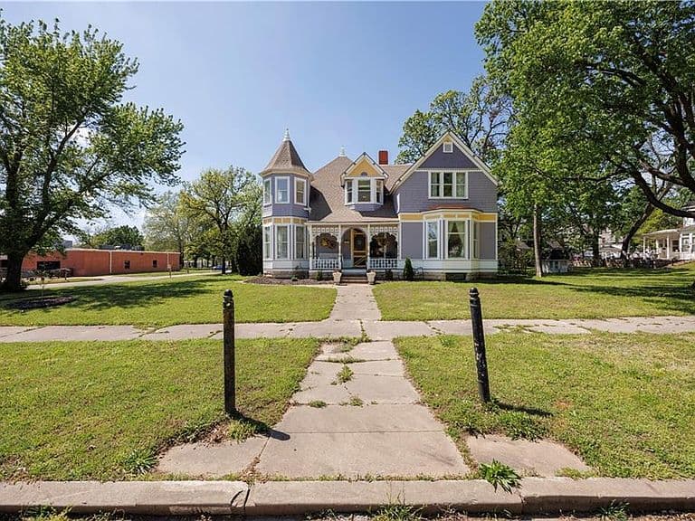 Listing photo 5