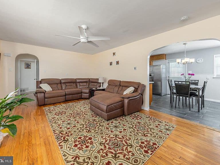 Listing photo 5
