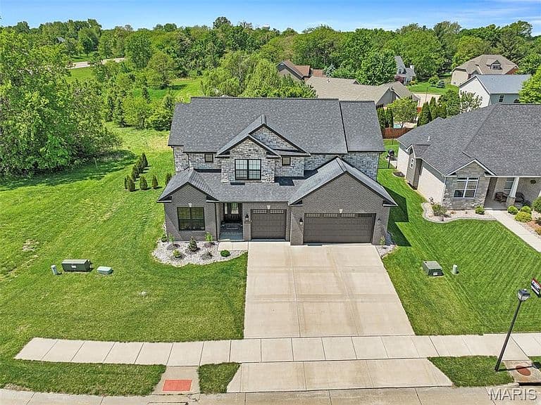 Listing photo 2