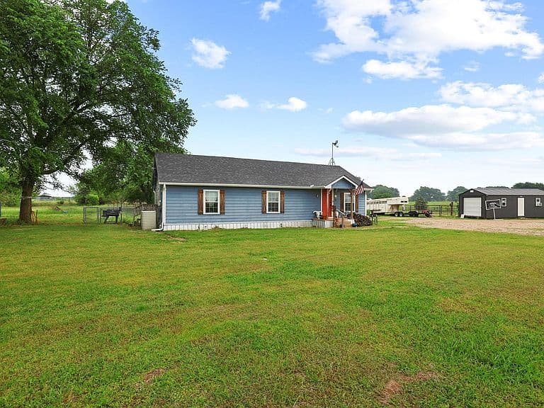 Listing photo 4