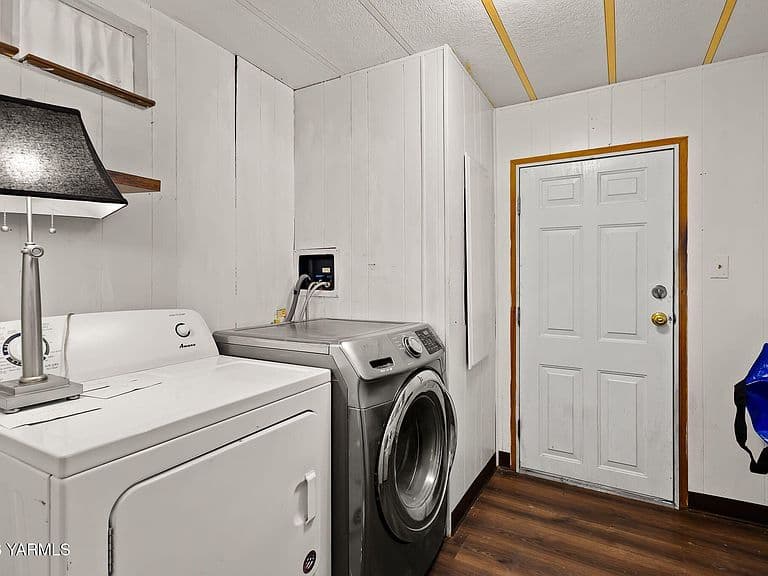 Listing photo 5
