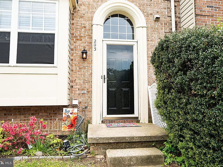 Listing photo 3