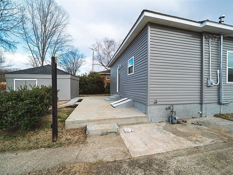 Listing photo 3