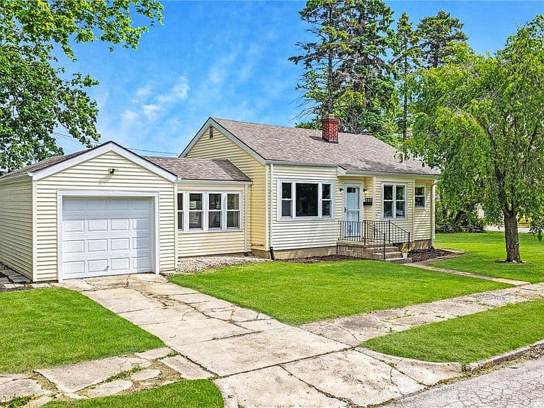 Listing photo 3