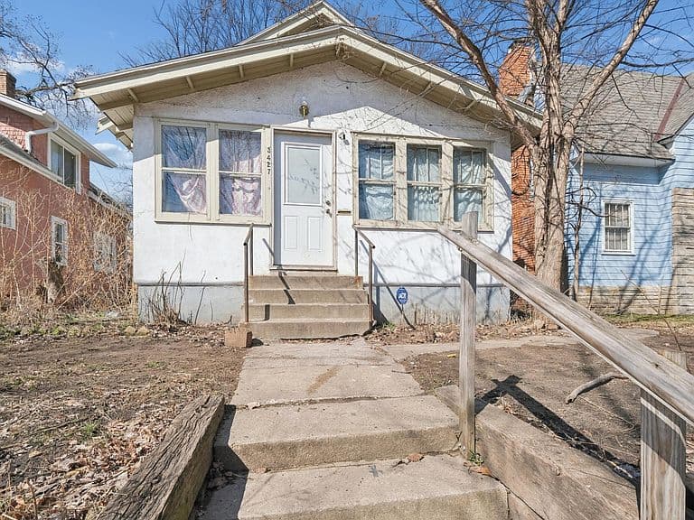 Listing photo 2