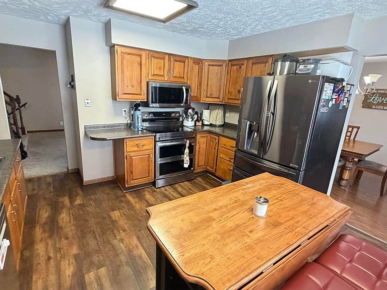Listing photo 2