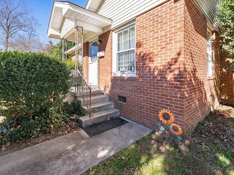 Listing photo 4