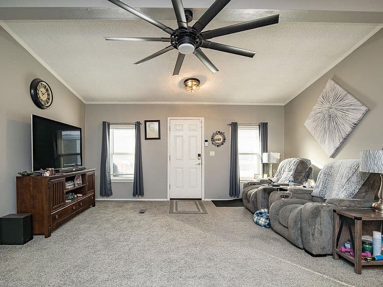 Listing photo 5