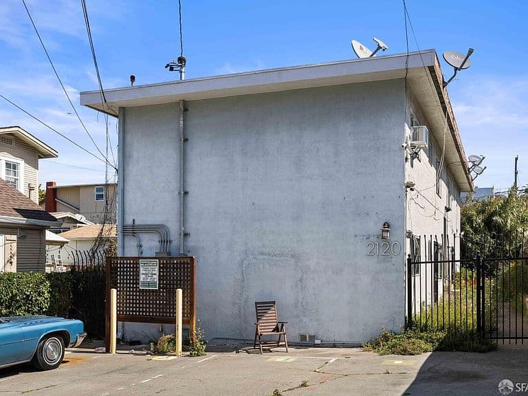 Listing photo 2