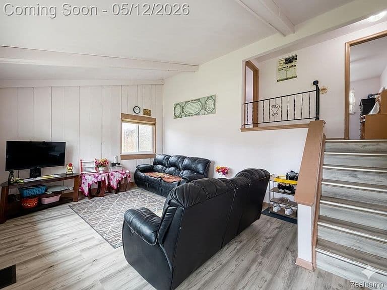 Listing photo 5