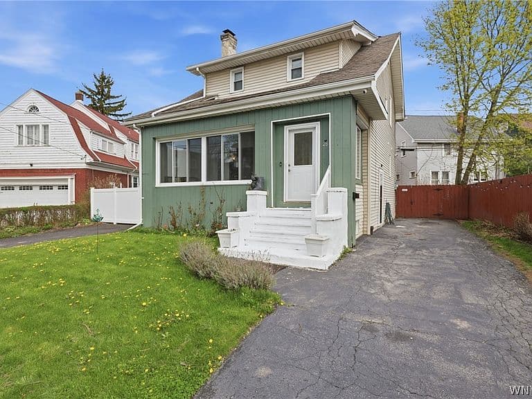 Listing photo 2
