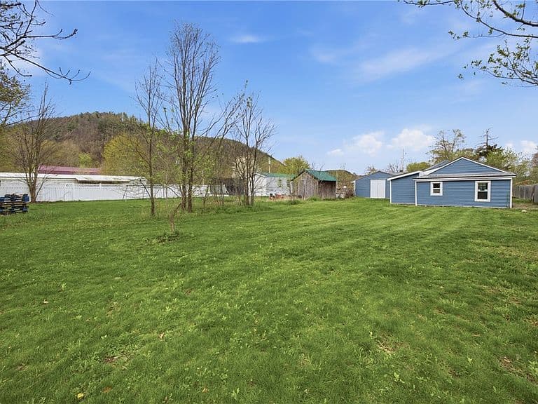 Listing photo 5