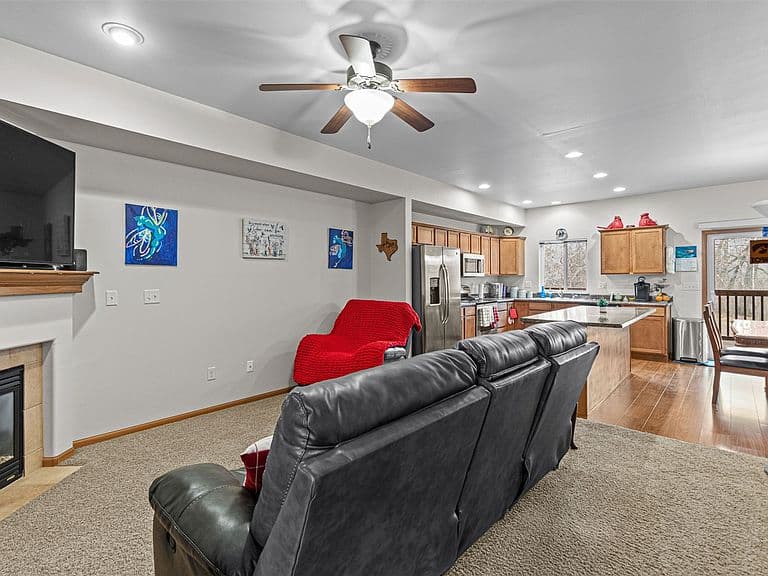 Listing photo 5