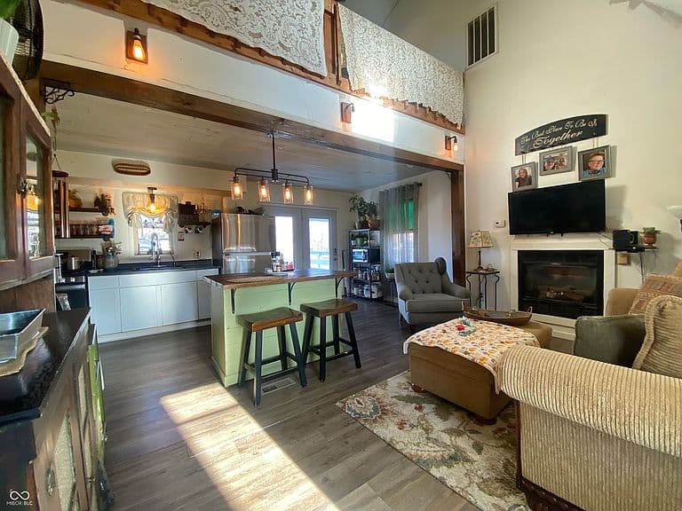 Listing photo 4