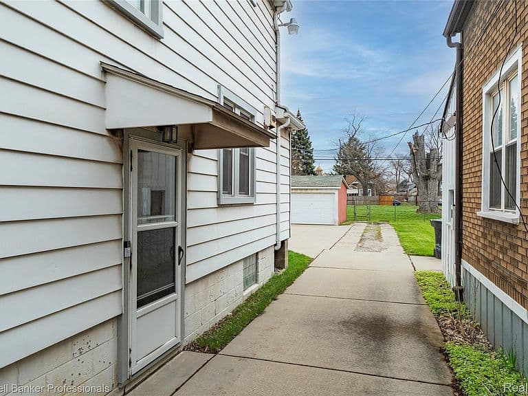 Listing photo 5