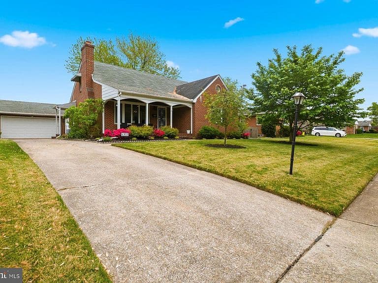 Listing photo 2