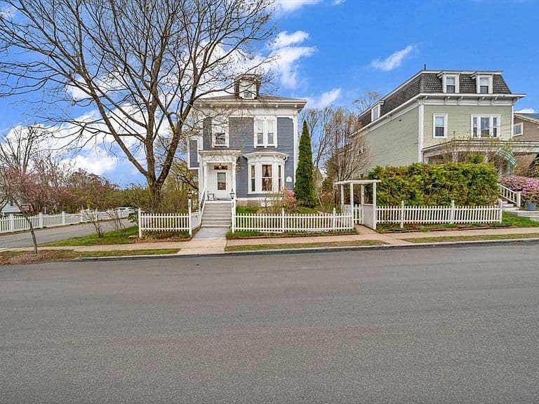 Listing photo 3