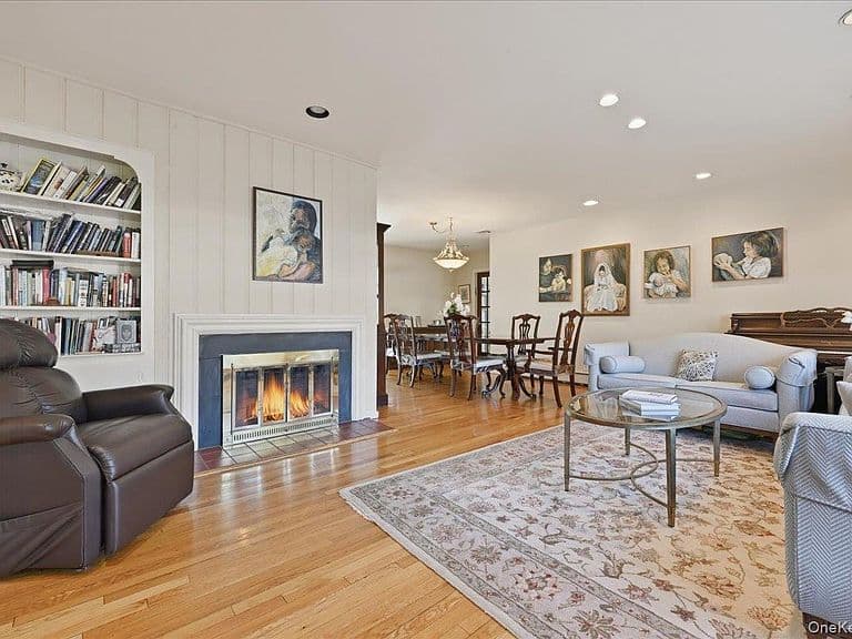 Listing photo 4