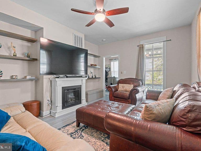 Listing photo 5