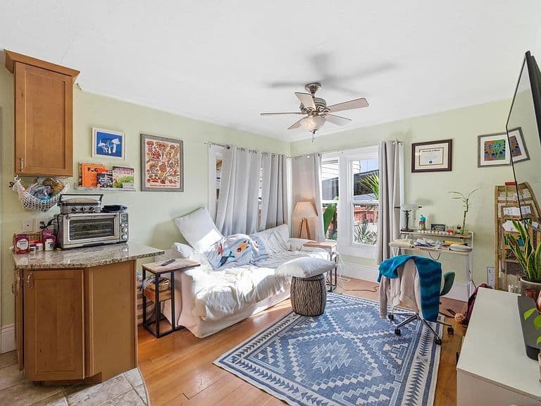 Listing photo 5