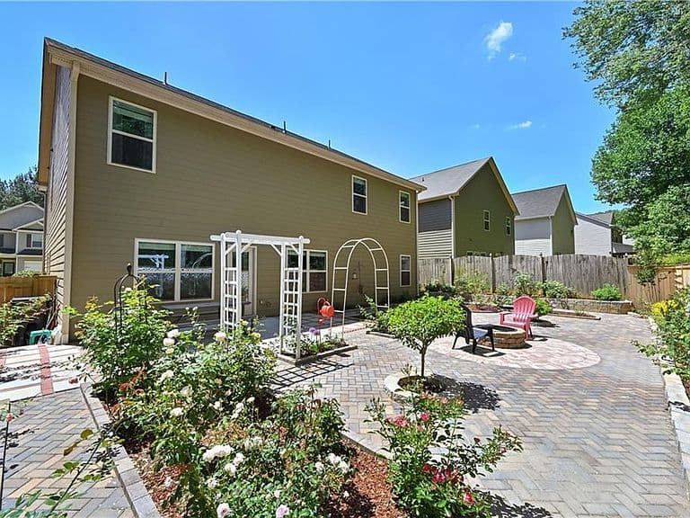 Listing photo 4