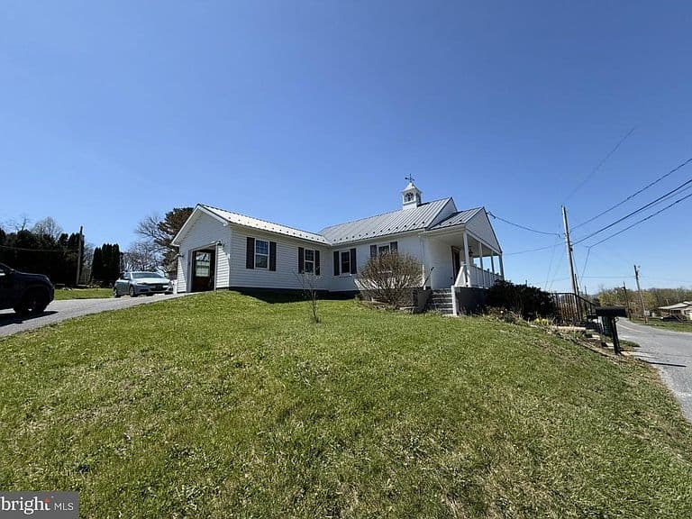 Listing photo 2
