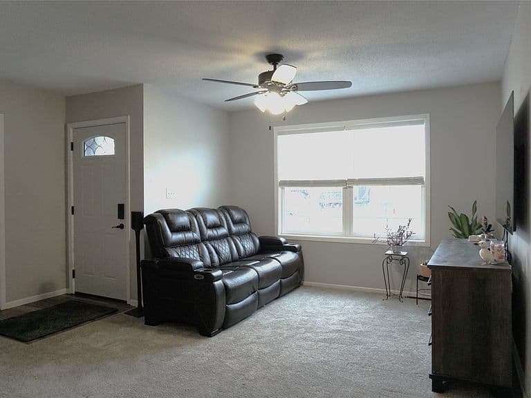 Listing photo 5