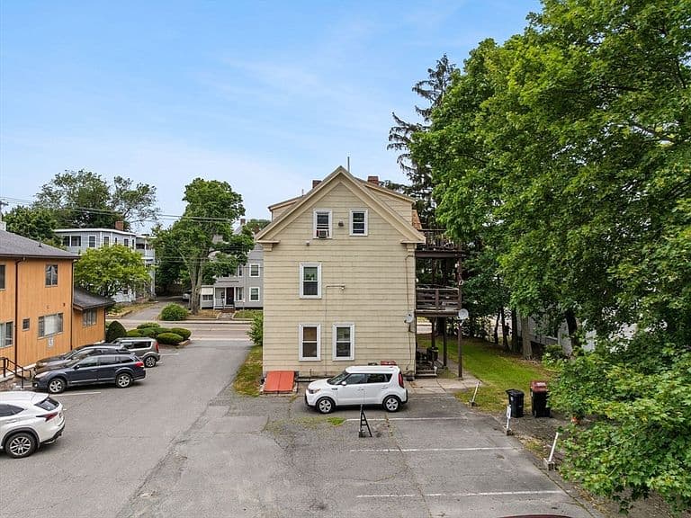 Listing photo 4