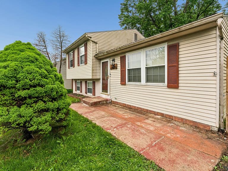 Listing photo 4