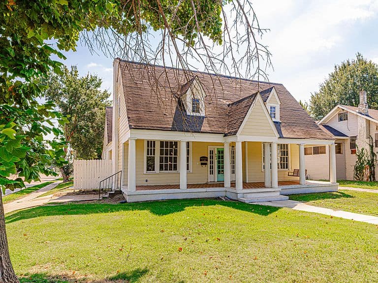 Listing photo 3