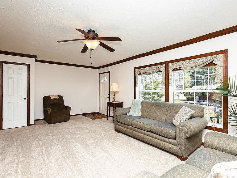 Listing photo 5