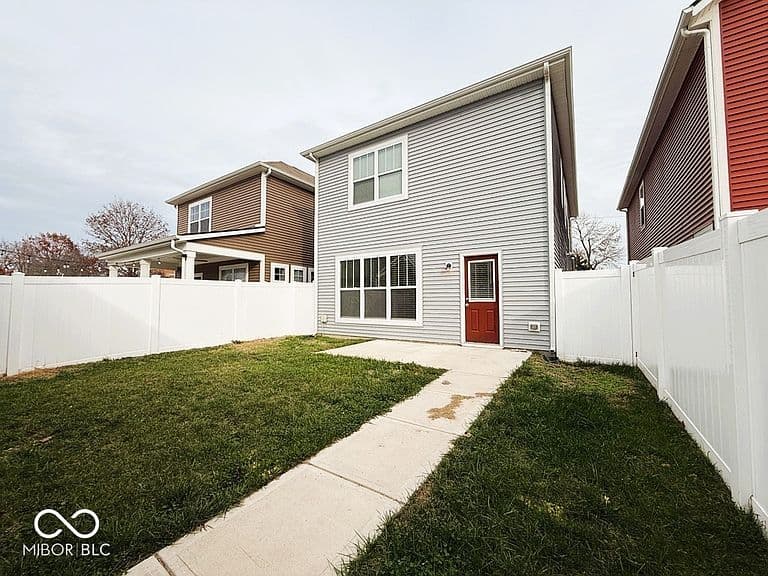Listing photo 3