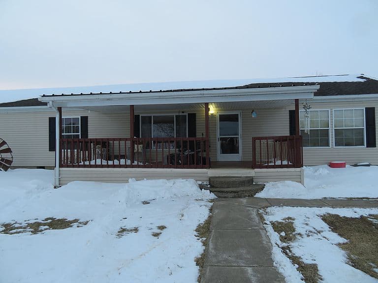 Listing photo 2