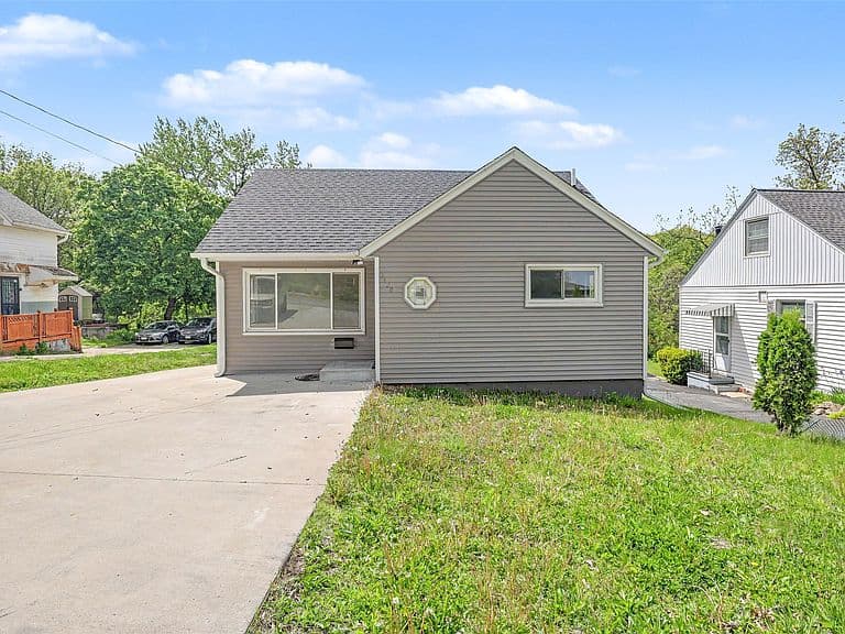 Listing photo 2