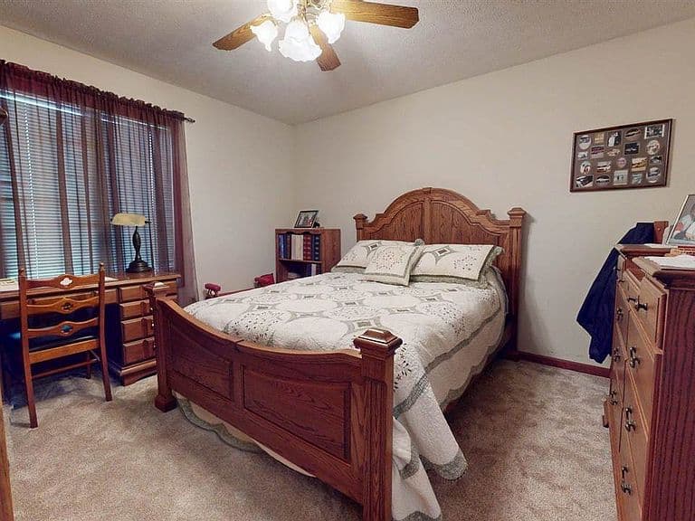 Listing photo 5