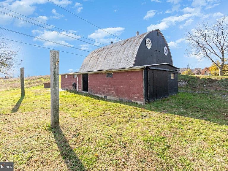 Listing photo 4