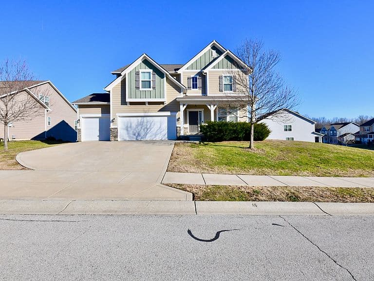 Listing photo 2