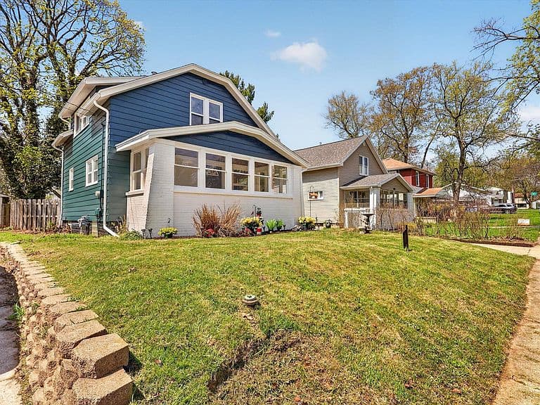 Listing photo 2