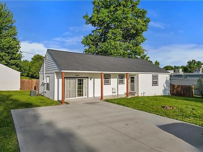Listing photo 4